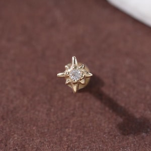 Brincos de Ouro Maciço 14K com Estrela de Diamante Verdadeiro e Base Plana/Brincos de Zircônia Cúbica para Concha/Brincos Pequenos Celestiais/Brincos com Pino de Pressão Sem Rosca/Piercings Polaris para Hélix e Lóbulo