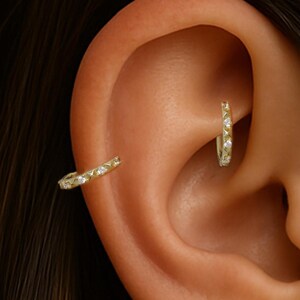 14K Solid Gold Diamond Spike Daith Clicker/14K Cartilage Seamless Ring/Hinged Huggie Hoop/Cluster Nose Jewelry/16G 8mm Helix Conch Clicker
