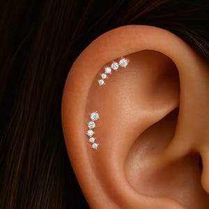 Piercing para trago con diamantes en oro macizo de 14 quilates, con base de presión, en racimo degradado, con circonita transparente, para hélix, sin rosca, con base plana para cartílago.