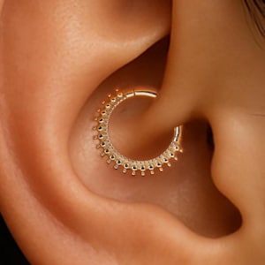 14K Solid Gold Bead Cluster Daith Clicker/14K Septum Seamless Ring/Hinged Huggie Hoop/Bead Floral Nose Jewelry/16G 8mm Hoop Helix Conch Ring
