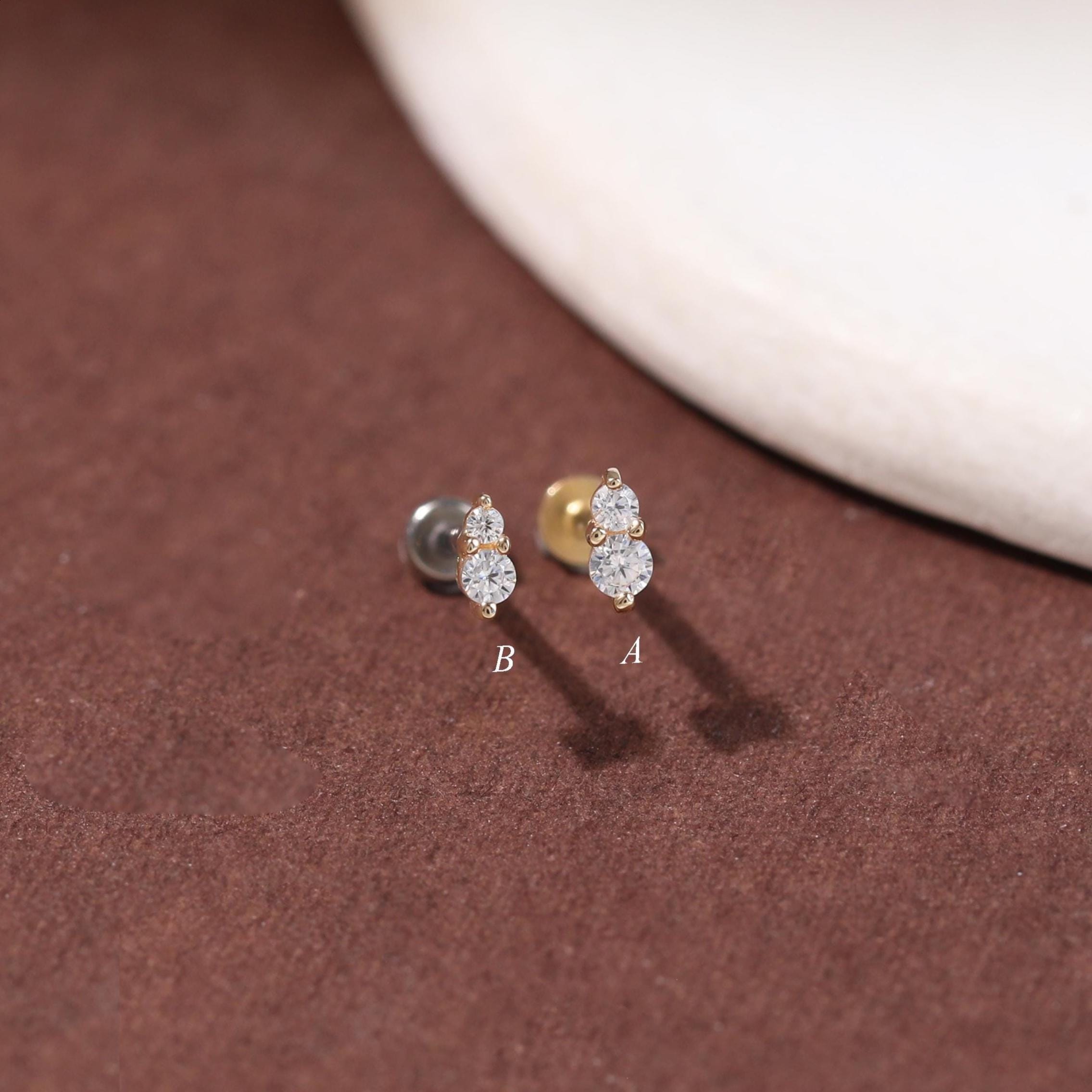 Orecchini Unici Dotty Stud in oro massiccio Boho Minimalist Smashed