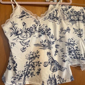 French Toile Pajamas, Chinoiserie Getting Ready Set, Coquette Blue Toil PJs, European Style Bridal, Bridesmaids Gifts, Gift for Bridesmaid