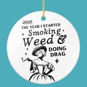 Ornament met wiet roken en dragqueen-thema, gepersonaliseerde LGBTQ-cadeaus, cadeaus voor dragqueens, op maat gemaakte queer-decoratie