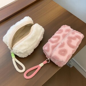 Borsa da trucco in peluche con manico – Borsa da viaggio con stampa a cuore, astuccio morbido e soffice, regalo per ragazze, organizer kawaii
