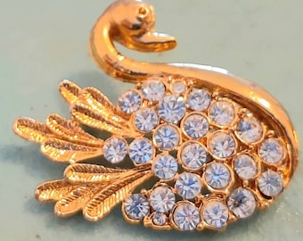 c.1980s Diamante Swan Brooch... Goldtone Metal... Clear Rhinestones