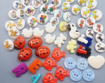 50+ Bright Plastic Children's Buttons... Novelty Kittens Ducks Ladybirds etc... 13-16mm... c.1980s