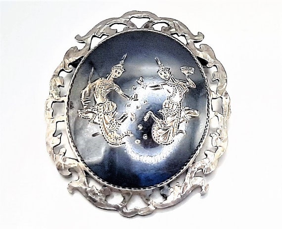 Broche Ancienne Circulaire En Nacre Avec Personnage Indien Central | Bijou Vintage Argenté | Occasion