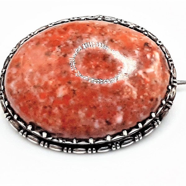 c.1950s Polished Stone Brooch... Oval Single Stone... Deep Marbled Red... Small Lace Pin... Unmarked Sterling Silver