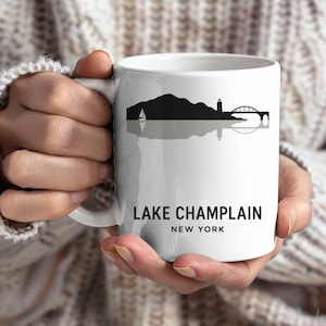 New York-mugg med sjön Champlain, svartvit stadsbild, unik present, souvenirmugg, resemugg, perfekt present, souvenirpresent för resenärer
