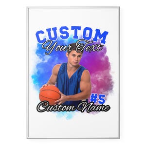 Pode incluir: Pôster emoldurado com um jogador de basquete com uma camisa azul segurando uma bola de basquete laranja. O pôster inclui o texto "CUSTOM Your Text" em azul e "Custom Name #5" em preto, em um fundo colorido azul, roxo e rosa.