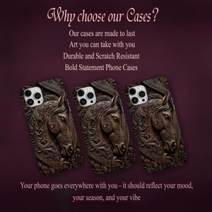 Peut inclure: Trois coques de t&eacute;l&eacute;phone identiques pr&eacute;sentant un motif de t&ecirc;te de cheval en relief marron fonc&eacute; avec des d&eacute;tails floraux complexes. Le texte indique : Why choose our Cases? Our cases are made to last, Art you can take with you, Durable and Scratch Resistant, Bold Statement Phone Cases. Your phone goes everywhere with you - it should reflect your mood, your season, and your vibe.