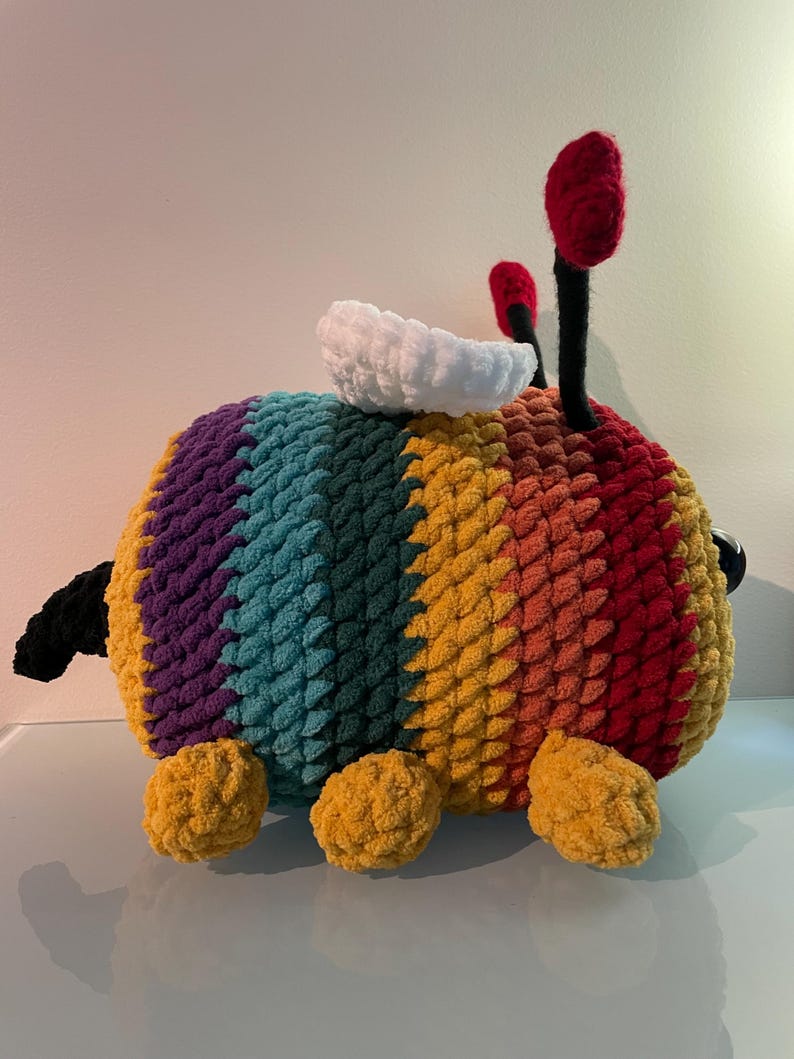 Big Rainbow Bee Plush Crochet Pattern / Stuffie / Plushie / Amigurimi ...
