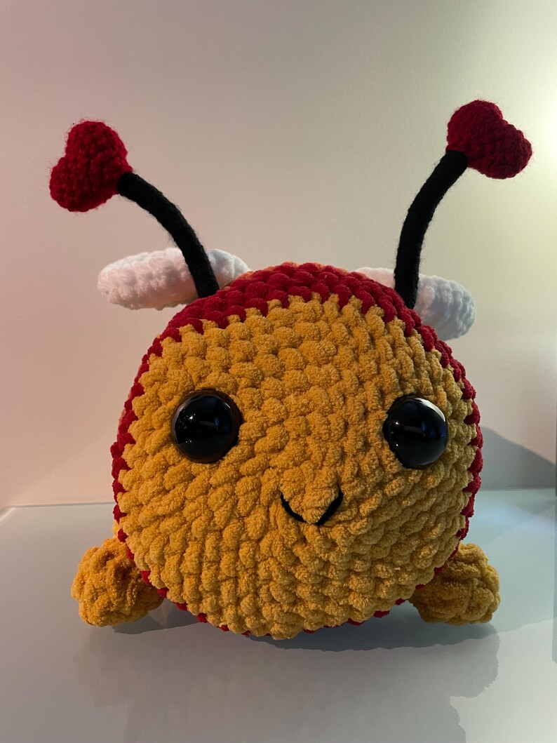 Big Rainbow Bee Plush Crochet Pattern / Stuffie / Plushie / Amigurimi ...