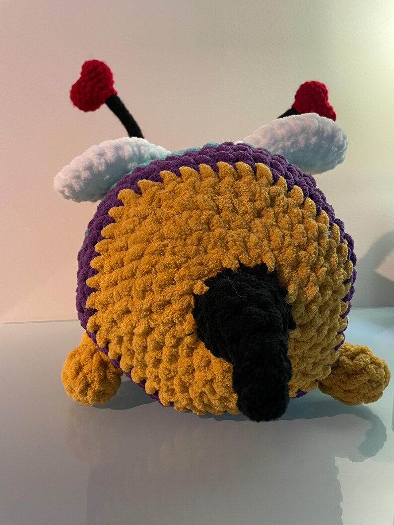 Big Rainbow Bee Plush Crochet Pattern / Stuffie / Plushie / Amigurimi ...