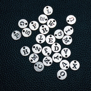 Personalisierter Silber Charm, benutzerdefinierter Monogramm Anhänger, stilvoller Alphabet Anhänger für Halsketten, Silber Alphabet Initial Anhänger für Schmuck