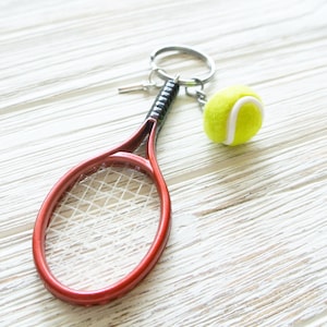 Red tennis racket keychain for tennis player gift,Personalized initial sports keychain,Custom tennis keychain gift for him,Tennis team gift