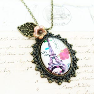 Vintage Eiffel Tower Necklace - Parisian Charm in Glass Pendant