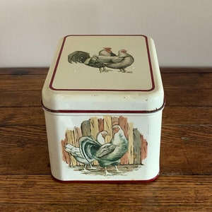 1980s Cheinco Country Farmhouse Chickens Biscuit Tin Can with Lid . Vintage 80s Storage Metal Tin Farmyard Rooster Chickens Printed Design