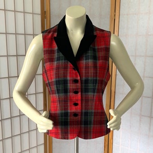 1980s EQUESTRIAN English Riding Plaid 100% Wool Vest . Vintage 80s 90s Rafaella Red Tartan Plaid Black Satin Back & Cinch Belt . 10 Petite