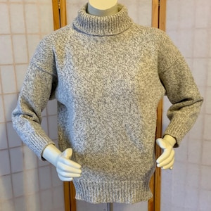 Vintage Scottish Pure Wool Turtleneck Sweater . 1990s Gray White Woolen Tweed Pullover Sweater . Kilspindie Made in Scotland . Size Large