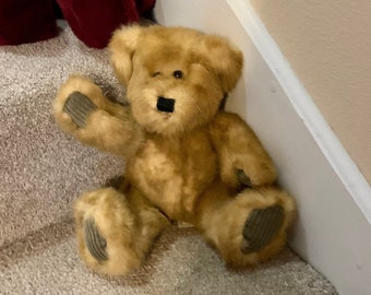 Vintage Dan Dee Plush Stuffed Collectible Teddy Bear . Honey Tan Plushie Bear Home Decor Bear . Corduroy Paws . Appears to be waving "Hi"
