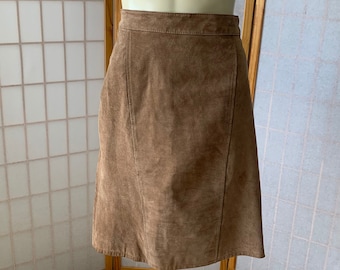 1990s Tan Suede Leather Skirt . Vintage 90s Y2K High Waistband Camel Tan Leather Skirt by Chia . Size See Description