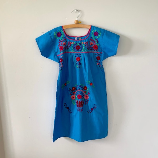 Vintage Little Girl’s Mexican Embroidered Floral Dress . Blue with Flowers Fiesta Summer Picnic Dress . size 6