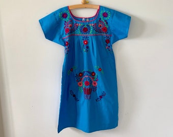 Vintage Little Girl’s Mexican Embroidered Floral Dress . Blue with Flowers Fiesta Summer Picnic Dress . size 6