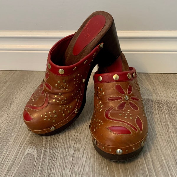 Isabella Fiore Clogs Made in Italy . Vintage Brown Leather with Red Leather Floral . Studs Rhinestones . Wooden Platform & Heels . 6 1/2 - 7