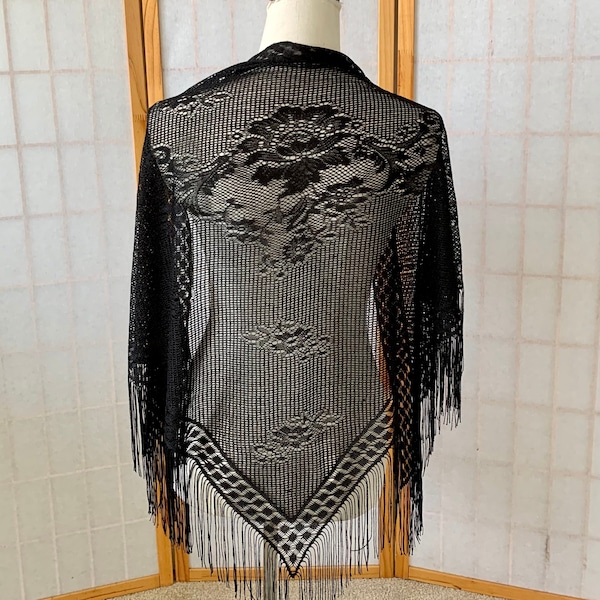how to wear a piano shawl