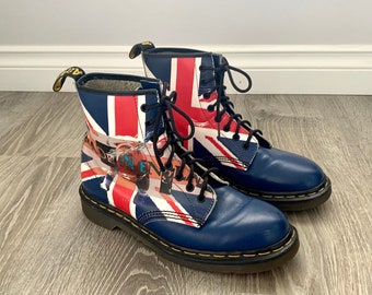 1980s RARE Dr Martens UNION JACK Boots . Vintage 80s 90s Doc Martens Docs British Uk Flag Bulldog Men's Leather Ankle Boots . Sz Men's 9