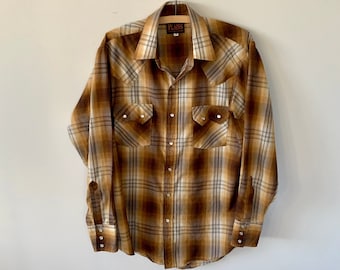 1990s PLAINS Westernwear Roper Wrangler Montana Cowboy Shirt . Vintage 90s Ranch Rodeo Wear Tan Brown Hues Cowboy Shirt . Size Medium