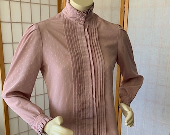 VICTORIAN Style Rose Pink Blouse . Vintage 1980s Satin Polyester Turtleneck Ruffle Blouse with Pleated Front . Size Medium