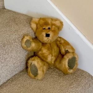 Vintage Dan Dee Plush Stuffed Collectible Teddy Bear . Honey Tan Plushie Bear Home Decor Bear . Corduroy Paws . Appears to be waving &quot;Hi&quot;