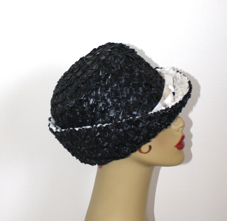 1950s Black Pillbox Hat . Vintage 50s 60s Black Woven Raffia Straw Bucket Hat by Betmar . Ivory Bow & Trim . Derby Pillbox Hat image 4