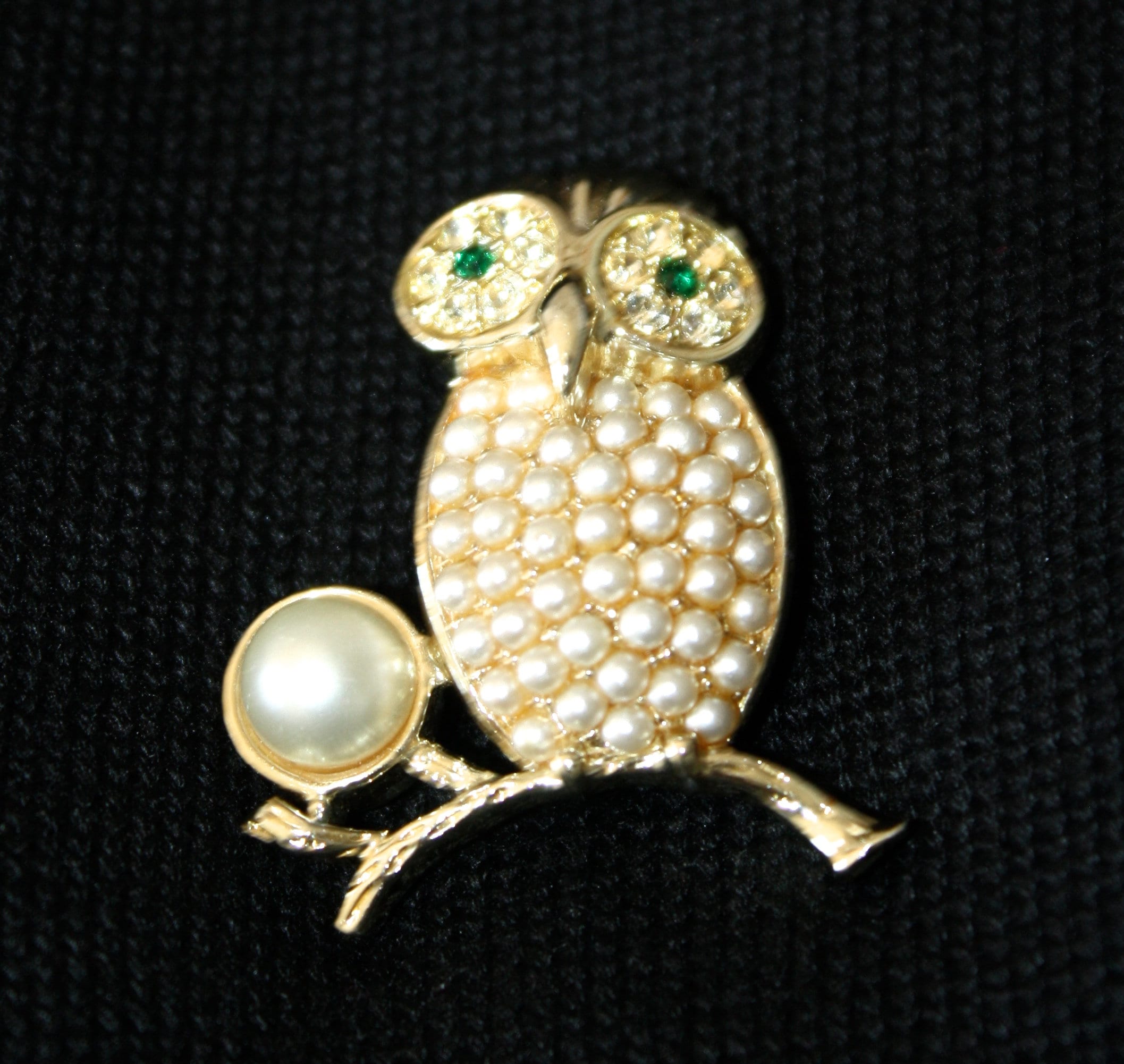 SARAH COVENTRY 1980s Gold OWL Brooch . Vintage 80s Gold & White Pearl Beads Designer Brooch Pin 
