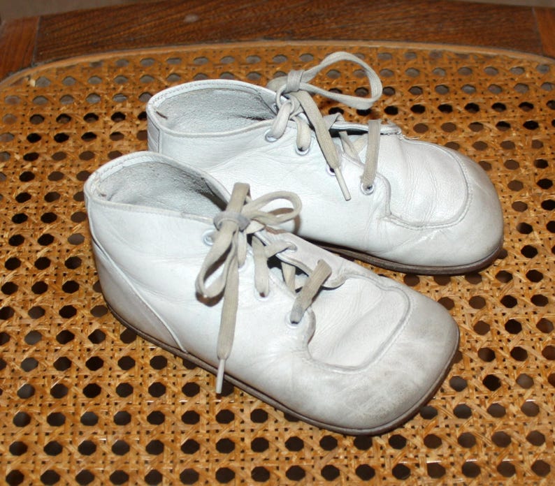 1950s BUSTER BROWN Baby Walking Shoes . Vintage 50s 60s