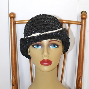 1950s Black Pillbox Hat . Vintage 50s 60s Black Woven Raffia Straw Bucket Hat by Betmar . Ivory Bow & Trim . Derby Pillbox Hat image 7