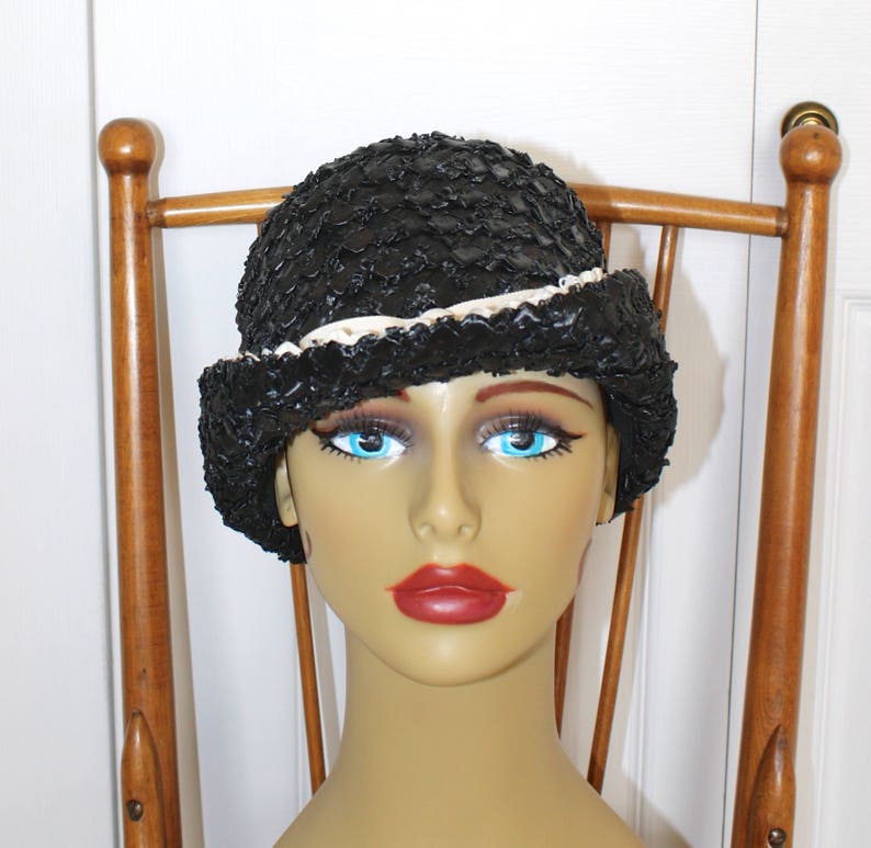1950s Black Pillbox Hat . Vintage 50s 60s Black Woven Raffia Straw Bucket Hat by Betmar . Ivory Bow & Trim . Derby Pillbox Hat image 7