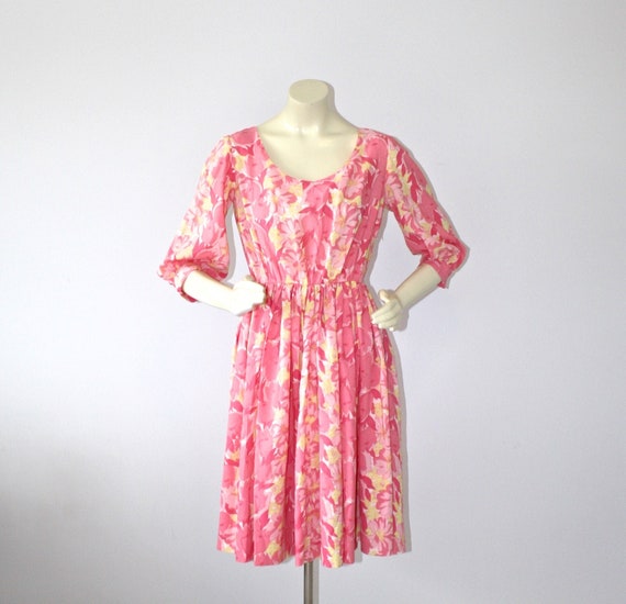 1960s Floral Party Dress . Vintage 60s Pink Nipped Waist Full Circle Skirt  Tea Party Dress . Size Small . Small Waist Large Bust 