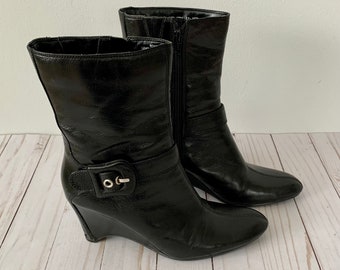 Vintage Black Leather Ankle Boots . Y2K Victorian Style BANDOLINO Ankle Wedge Heel Boots . Size 6