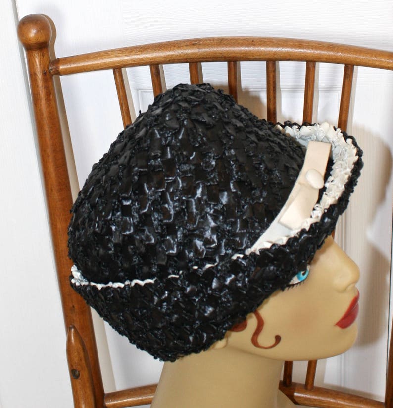 1950s Black Pillbox Hat . Vintage 50s 60s Black Woven Raffia Straw Bucket Hat by Betmar . Ivory Bow & Trim . Derby Pillbox Hat image 9