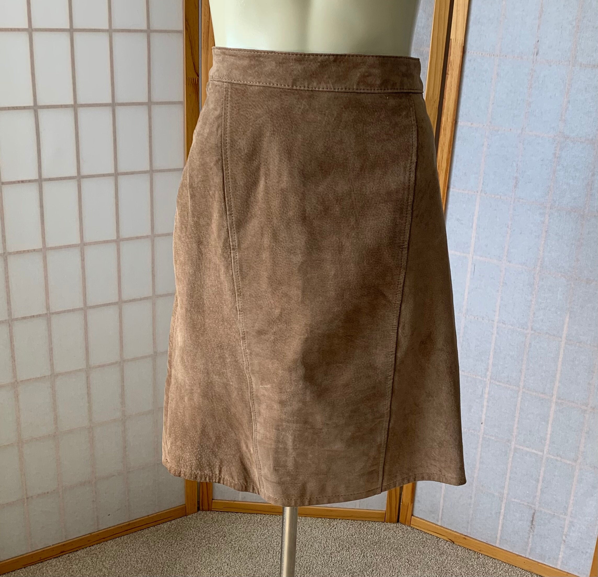 1990s Tan Suede Leather Skirt . Vintage 90s Y2K High Waistband Camel Tan Leather Skirt by Chia . Size See Description