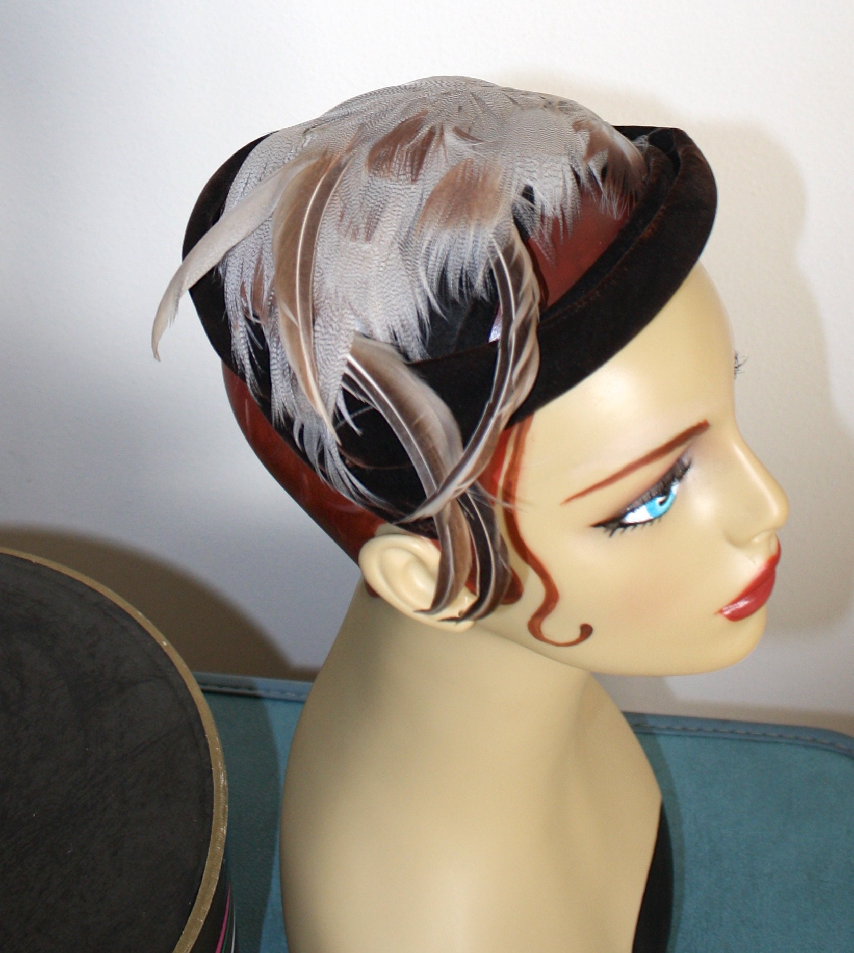 Vintage 1950s Feather Hat – Brown & Black Millinery Cloche with Tail Accent Similar Items to c1940s Neumann-Endler / Fair Field Black  main image 2