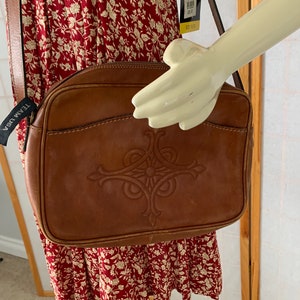 1970s Brown Leather Tooled Crossbody Bag . Vintage 70s 80s CRISTIAN Genuine Leather Made In Italy Rustic Shoulder Bag Purse