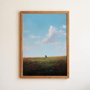 Può includere: Stampa artistica incorniciata con un paesaggio sereno. L'opera raffigura un campo di fiori selvatici rossi e verdi sotto un cielo blu con nuvole bianche. Una piccola silhouette scura di un cane è all'orizzonte.