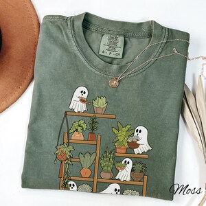 Cute Plant Ghost Shirt, Plant Lover Ghost Shirt, Womens Halloween Shirt, Floral Halloween Gift, Spooky Season, Fall Graphic