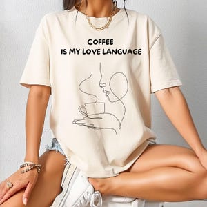 Kaffee ist meine Liebe Sprache, Kaffee Shirt, Kaffee-Liebhaber-Shirt, Kaffeetrinker Shirt, Geschenk für Kaffeeliebhaber, Shirt für Frauen, Geschenk für sie