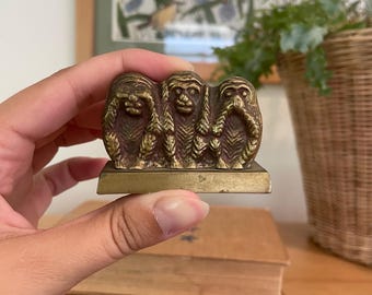 Figura vintage de monos de latón: "No ver, oír, decir el mal"