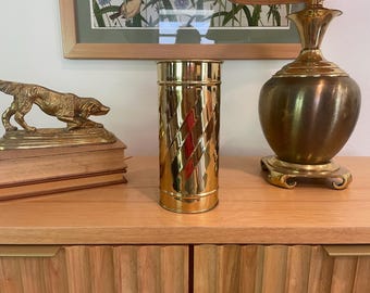 Vaso o portautensili in ottone, design a spirale